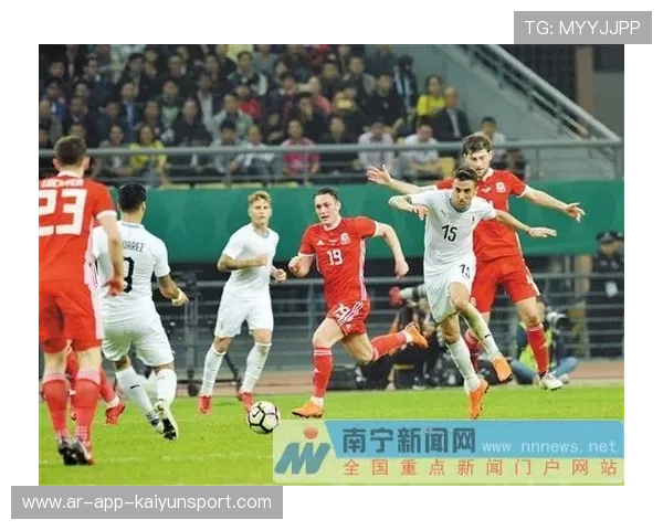 欧冠赛场外的球迷文化展示出跨国融合的魅力，欧冠 球迷